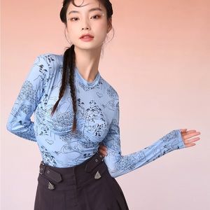 NWT MUKZIN Designer Blue Graphic Stretch Longsleeve Top